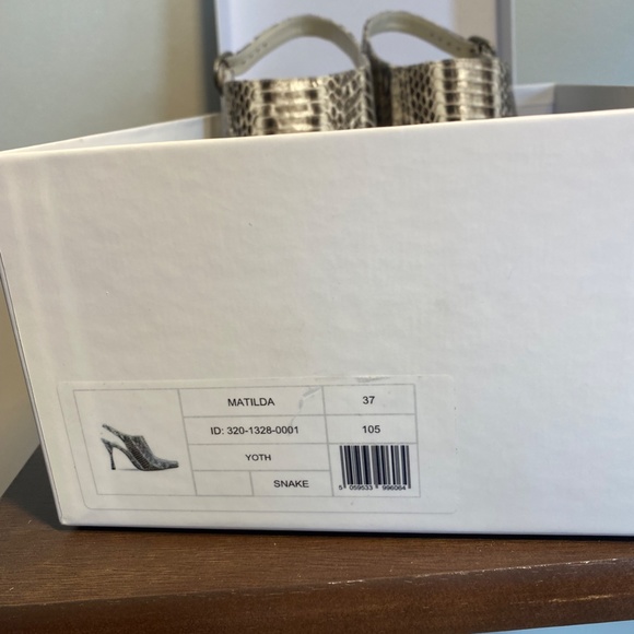 Manolo Blahnik size 37 (size 7 USA) Matilda Snake Slingbacks - Picture 13 of 13